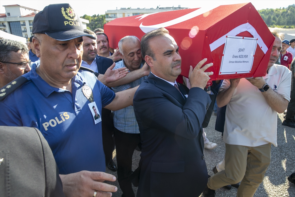 Orman yangını şehitlerinden Enes Kızılyer, Karabük'te son yolculuğuna uğurlandı