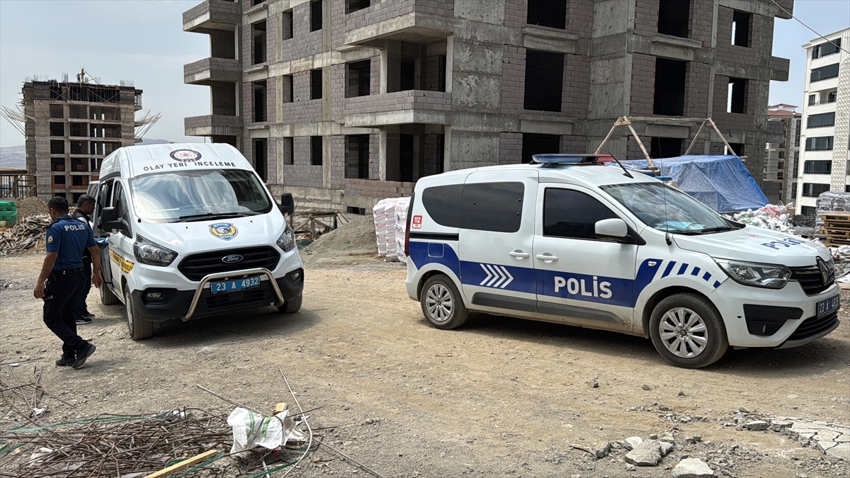 Elazığ'da inşaattan düşen işçi öldü