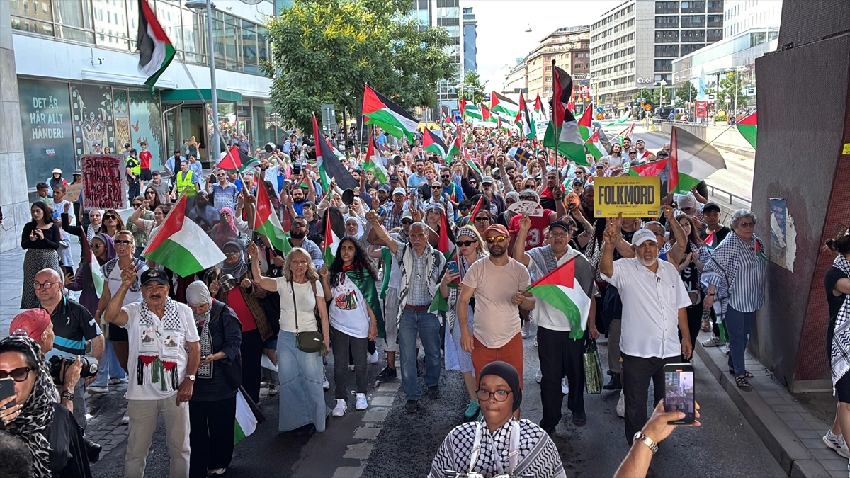 İsrail'in Gazze'ye yönelik saldırıları Stockholm'de protesto edildi