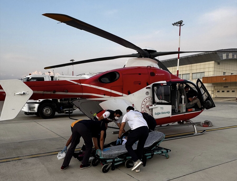 Van'da akciğer ödemi olan hasta, ambulans helikopterle hastaneye kaldırıldı