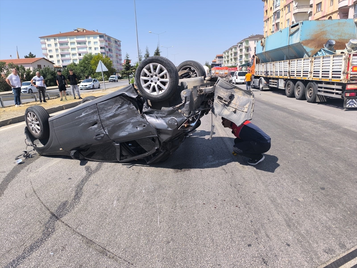 Sungurlu'da 3 aracın çarpışması sonucu 6 kişi yaralandı