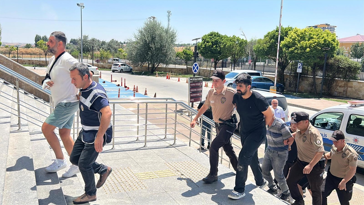 Uşak'ta şantiyede toprak altında kalan 2 kişinin ölümüyle ilgili 2 şüpheli tutuklandı