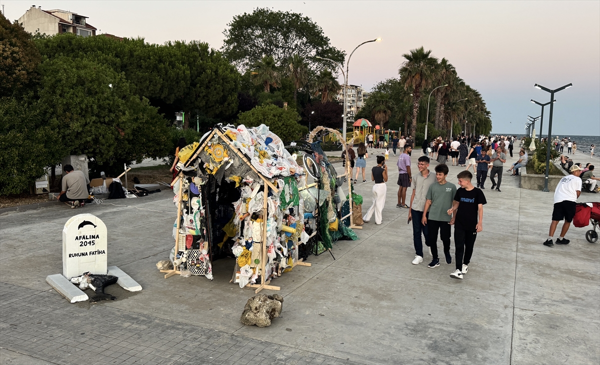 Sinop'ta deniz ve sahillerden 9 ton çöp toplandı
