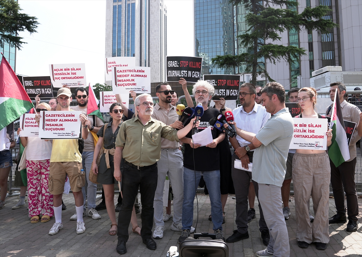 Gazetecilerden, Filistin'de görev yapan basın mensuplarına yönelik hak ihlallerine tepki