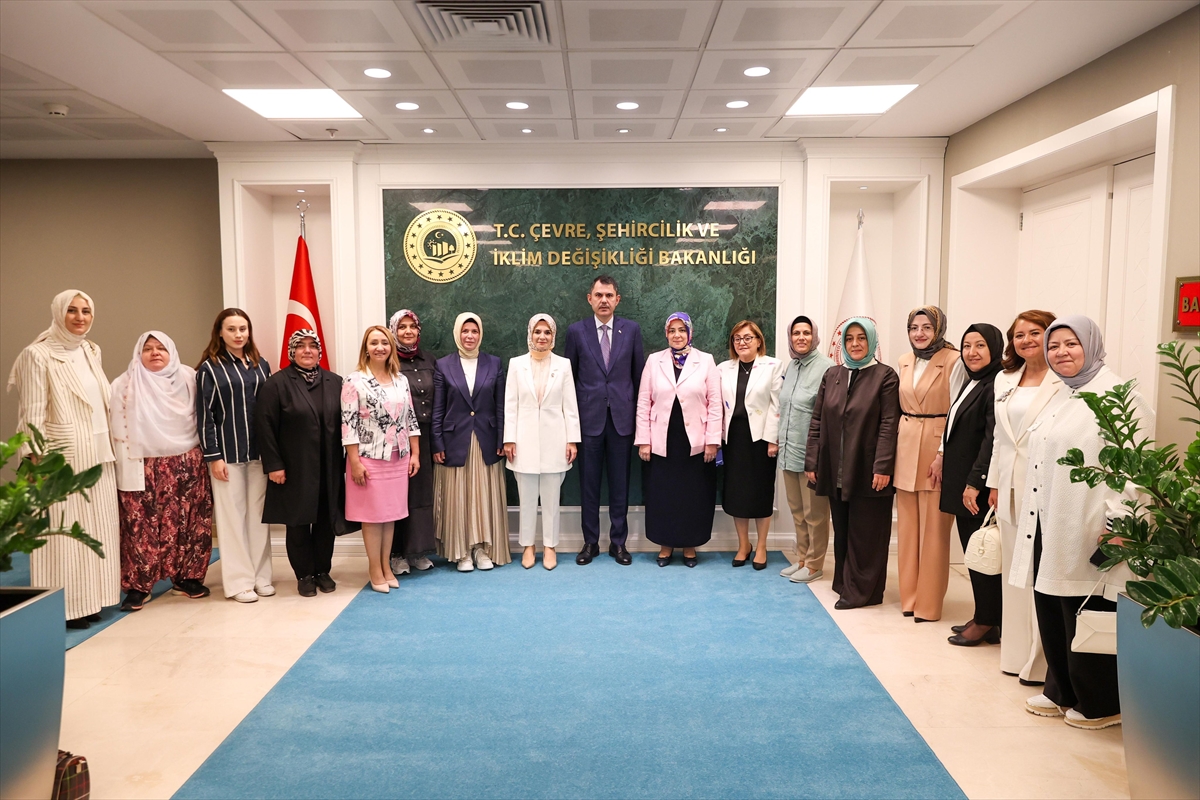 Bakanlar Göktaş ve Kurum, kadın belediye başkanlarıyla toplantı yaptı