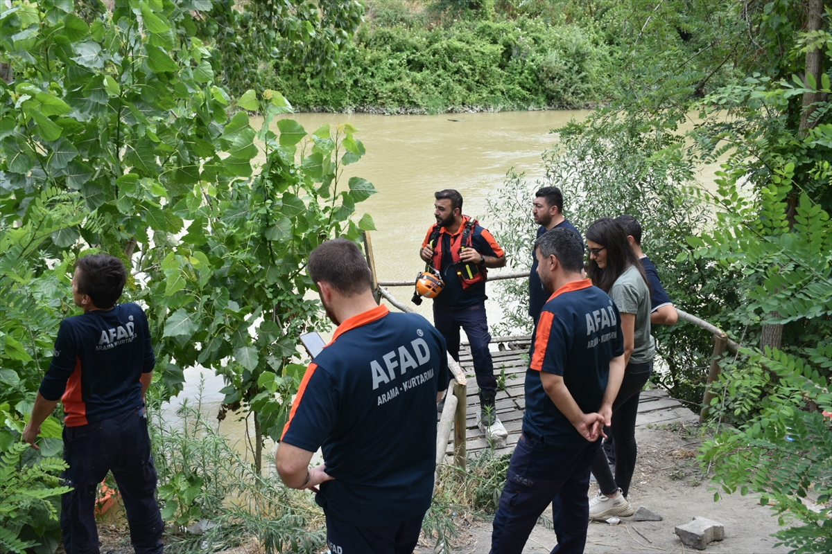 Sakarya Nehri'nde kaybolan genç aranıyor