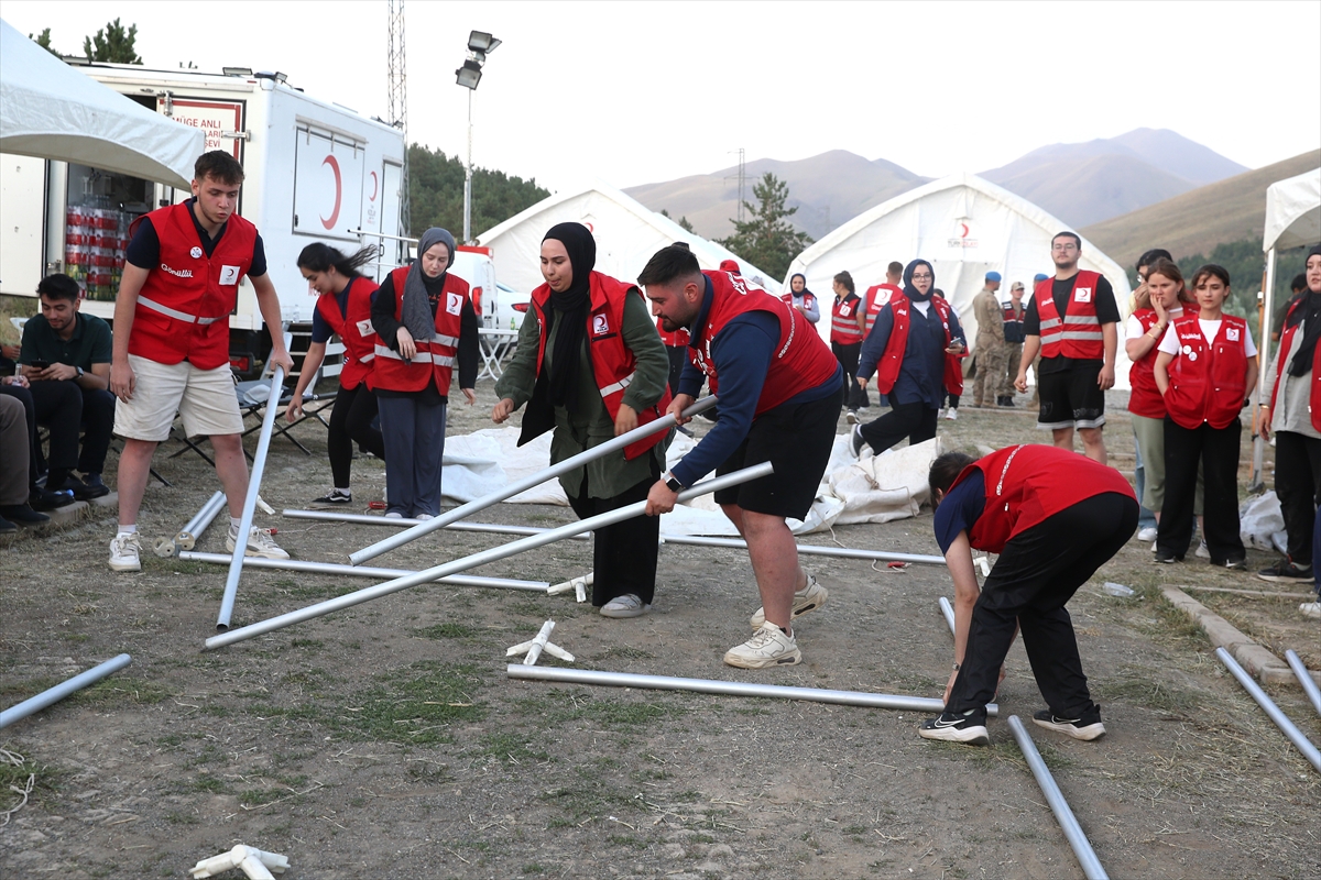 Erzurum'da Türk Kızılay, genç gönüllüleri afetlere hazırlıyor
