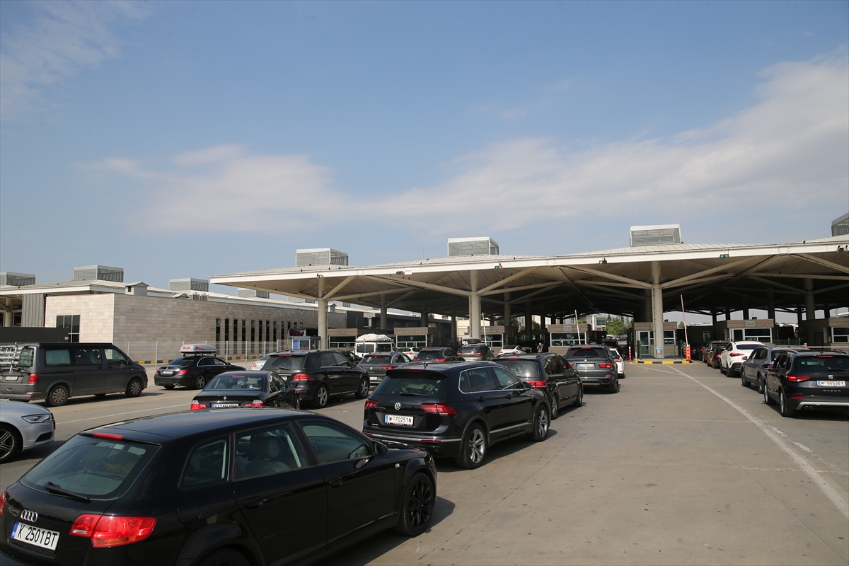 Sınır kapılarında alınan önlemler gurbetçilerin geçişlerini hızlandırdı