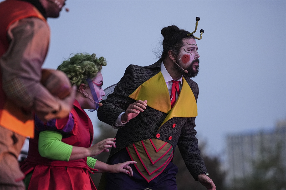 Devlet Tiyatroları Kamyon Tiyatrosu, yaz sezonunu CSO Ada Ankara'da açtı