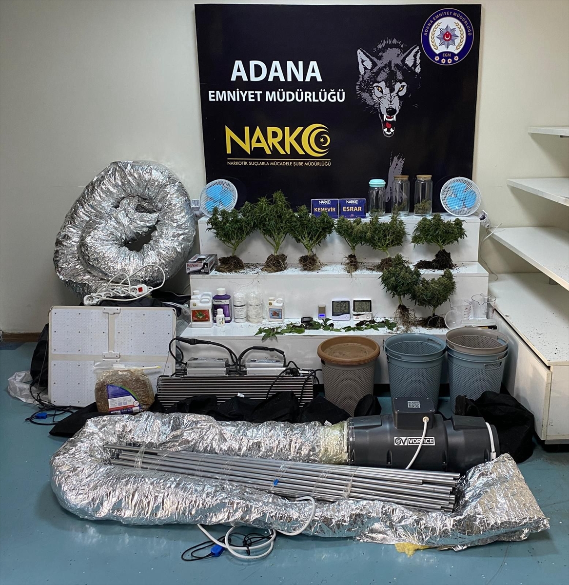 Adana'da uyuşturucu operasyonunda yakalanan 8 şüpheli tutuklandı