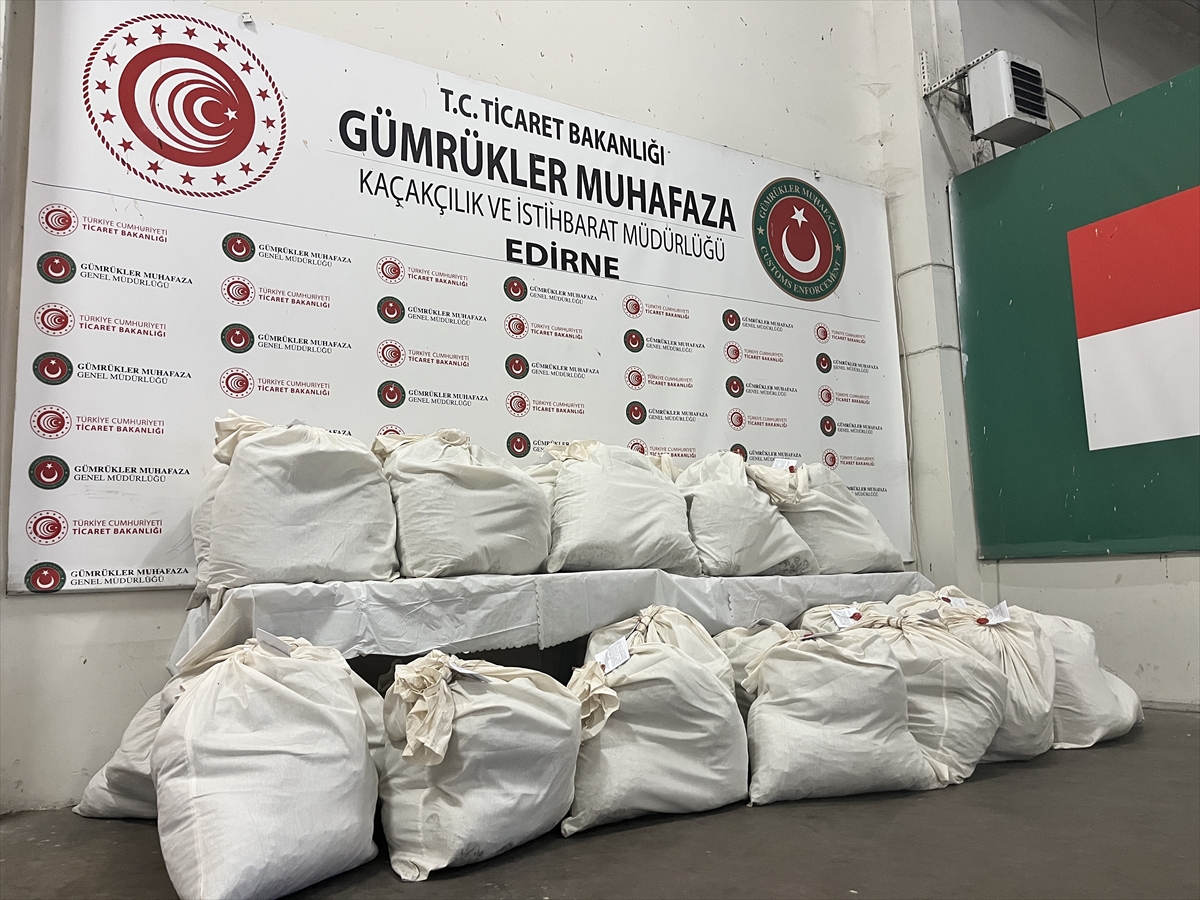 Kapıkule'de 3 tırda 179 kilo 678 gram uyuşturucu ele geçirildi