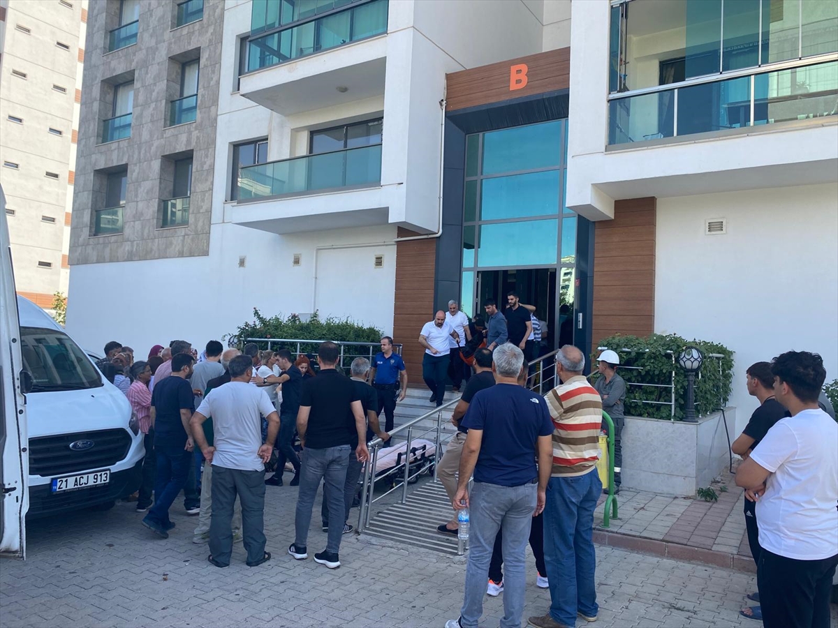 Diyarbakır'da elektrik akımına kapılan apartman görevlisi hayatını kaybetti