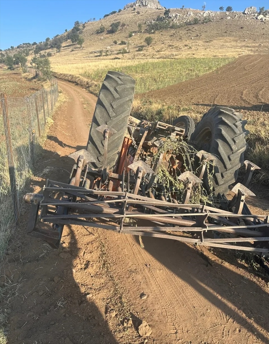 Karaman'da devrilen traktörün sürücüsü öldü