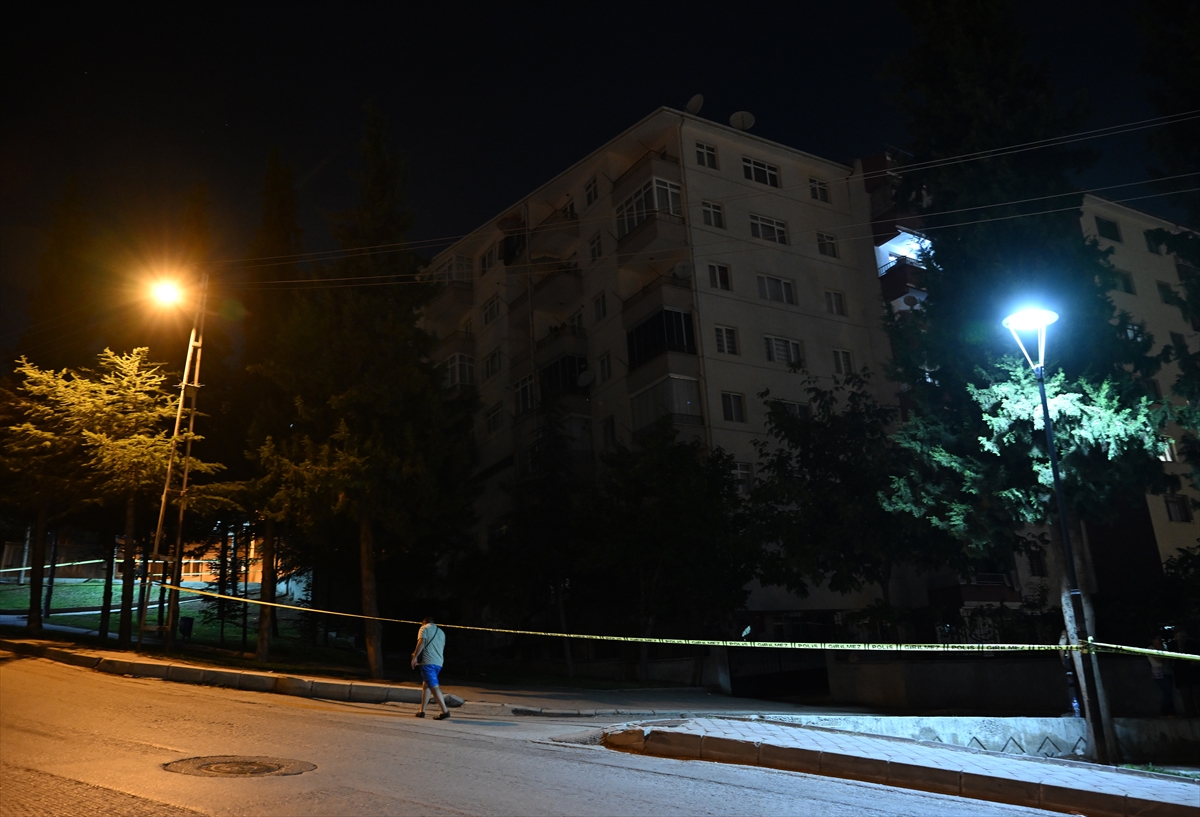 Sincan'da yıkılma riski taşıyan 8 katlı bina boşaltıldı