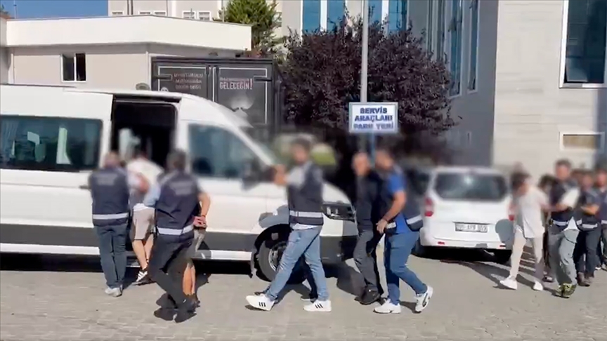 "Nitelikli dolandırıcılık şebekelerine" yönelik 31 ildeki operasyonlarda 102 şüpheli tutuklandı