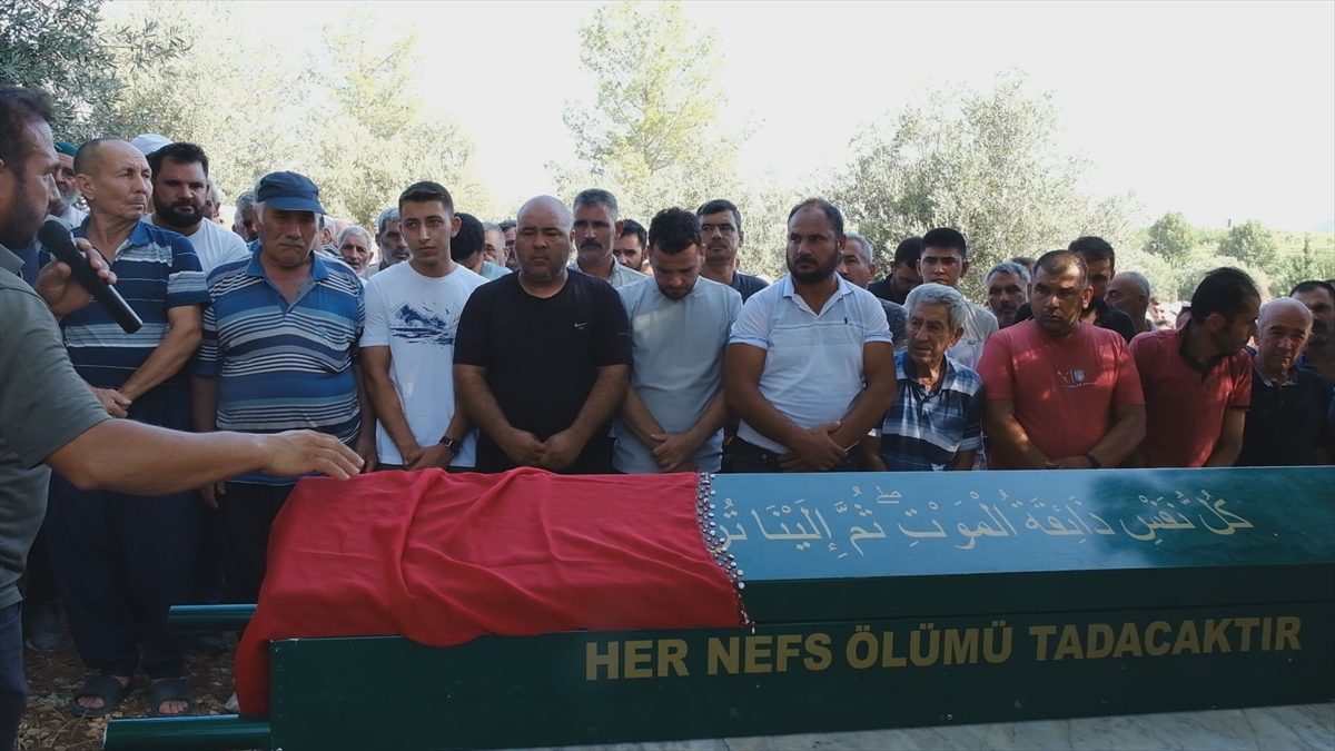 Aydın'da ölü bulunan üniversiteli genç kızın cenazesi Mersin'de defnedildi