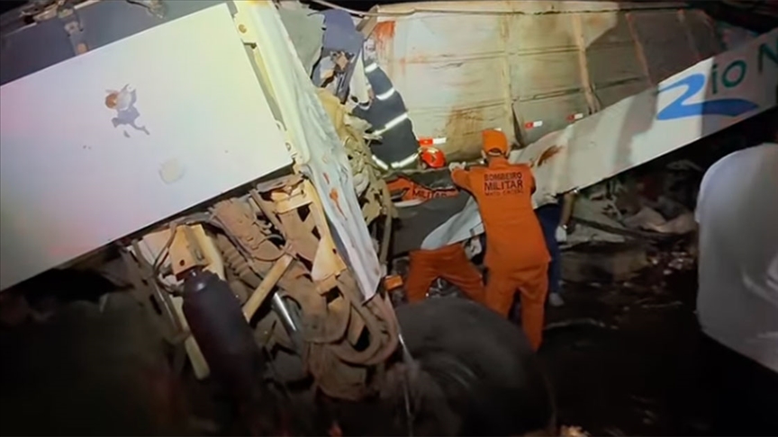 Brezilya'da yolcu otobüsünün kamyonla çarpıştığı kazada 11 kişi öldü, 45 kişi yaralandı