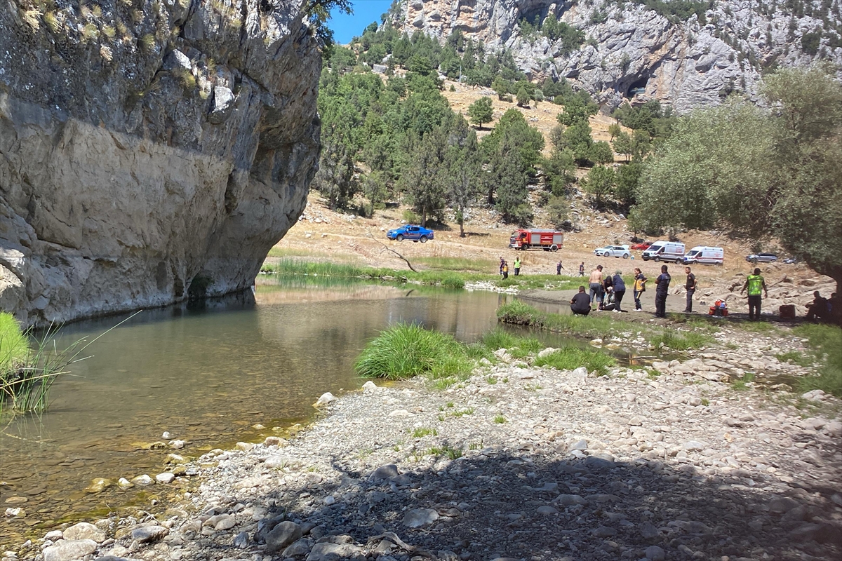 Konya'da düdene giren iki kız kardeş boğuldu