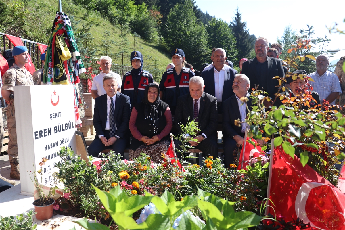 Şehit Eren Bülbül, şehadetinin 8. yılında mezarı başında anıldı