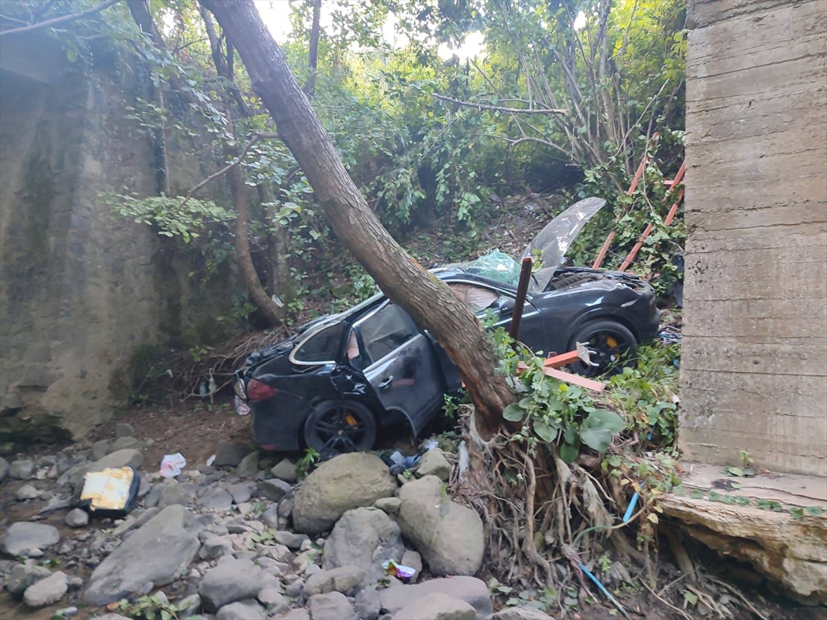 Samsun'da köprüden düşen otomobildeki çocuk öldü, 3 kişi yaralandı