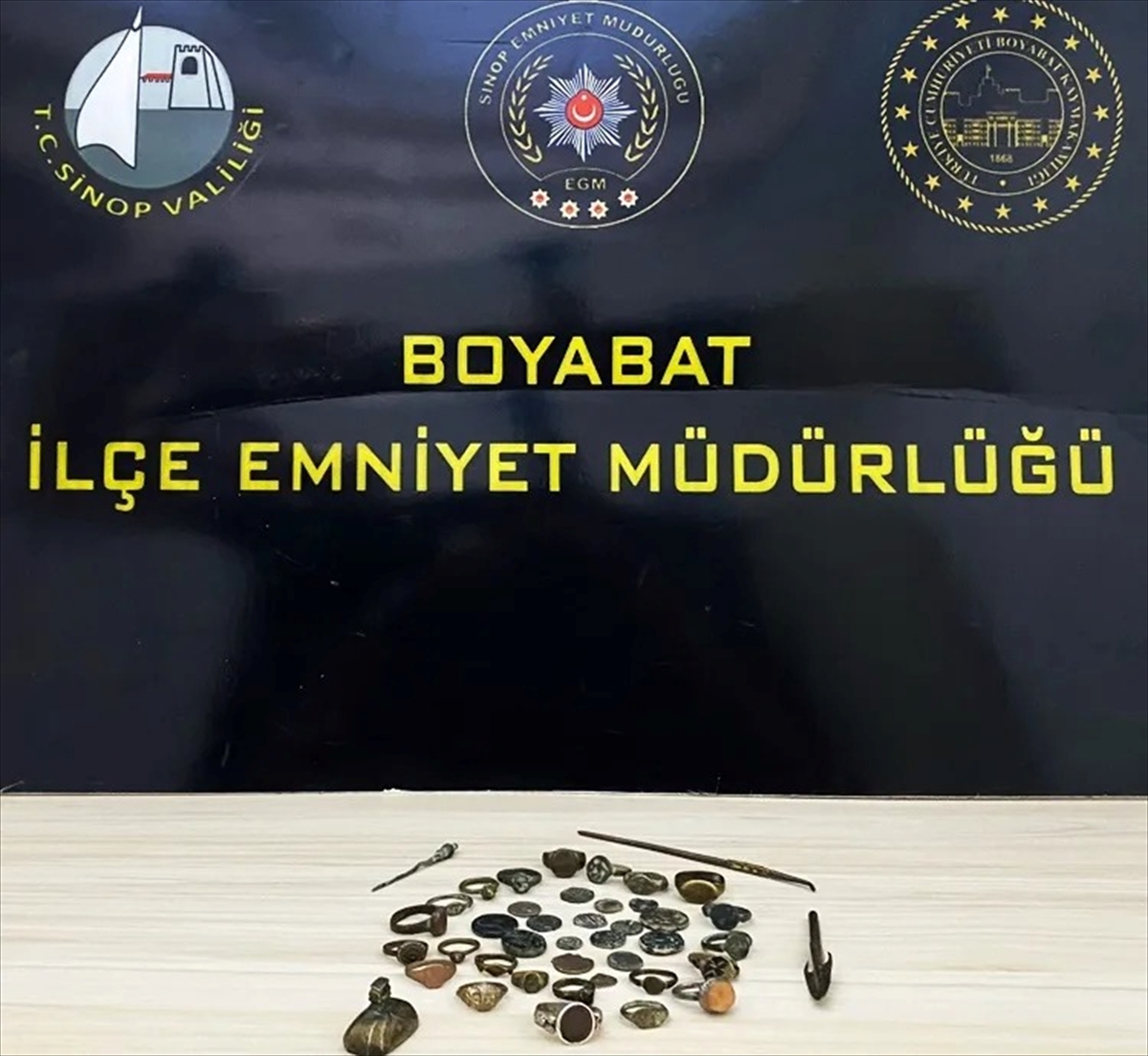 Sinop'ta tarihi eser operasyonunda 16 sikke ve 23 yüzük ele geçirildi