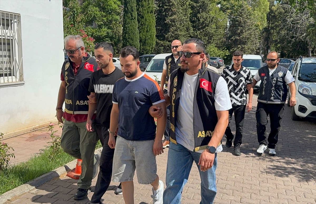 Antalya'da husumetli 2 grup arasında çıkan silahlı kavgada 1 kişi öldü, 1 kişi yaralandı