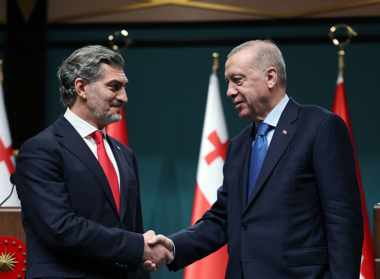 Bakü-Tiflis-Kars Demiryolu'nun tam kapasite çalışmaya başlaması ehemmiyet arz etmektedir