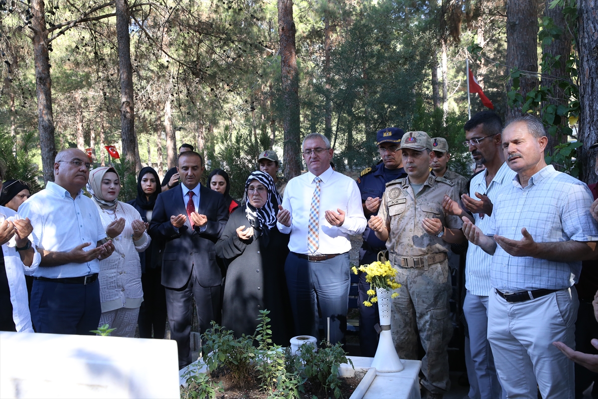 Şehit Başçavuş Ferhat Gedik, Hatay'daki kabri başında anıldı