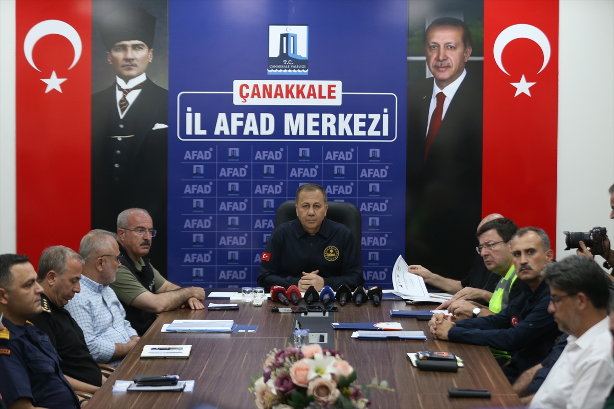 İçişleri Bakanı Yerlikaya, Çanakkale'deki orman yangınına ilişkin açıklamalarda bulundu(1)