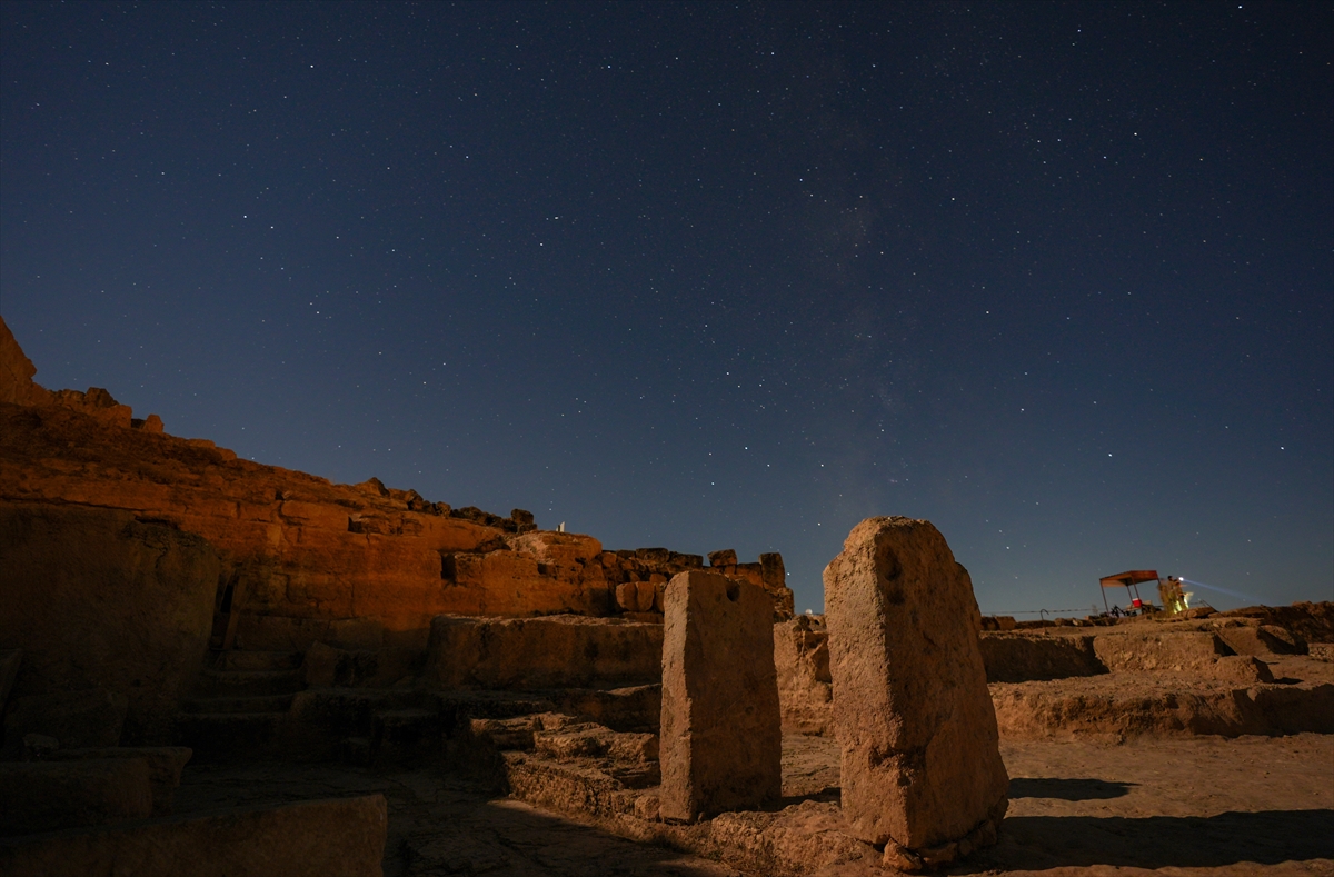 Tarihi Zerzevan Kalesi'nde Perseid meteor yağmuru ve Samanyolu Galaksisi izlendi