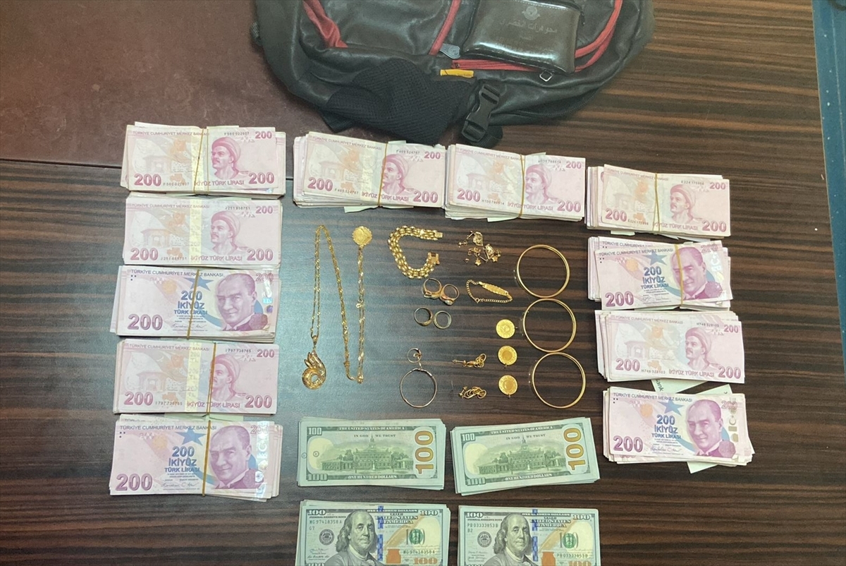 Adana'da dolandırılan çift, para ve altınlarına polis sayesinde kavuştu