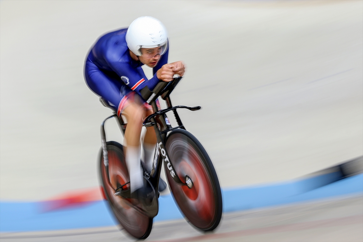 Pist bisikletinde dünya rekoru denemeleri