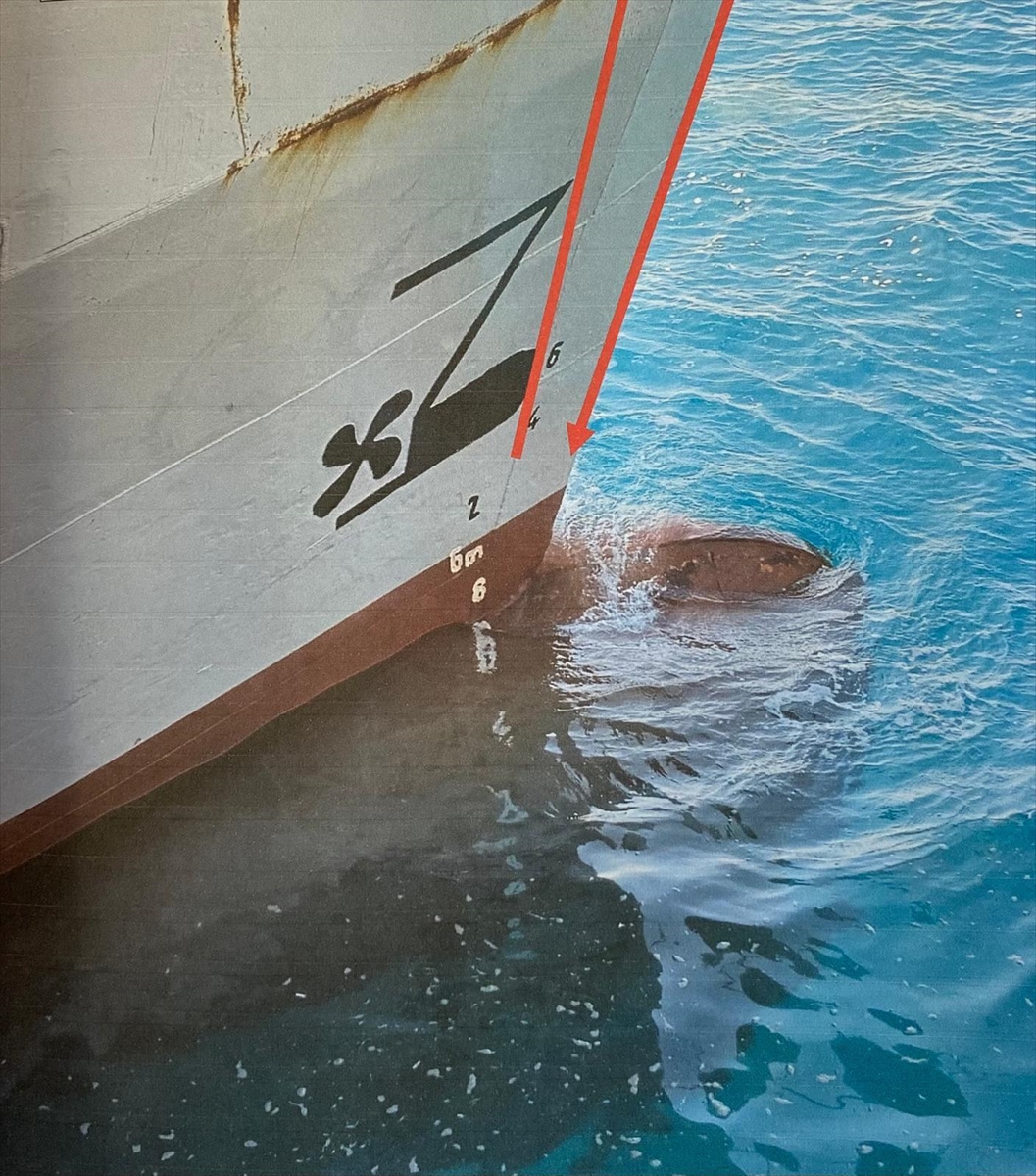 Marmara Adası açıklarında parçalanmış halde bulunan tekneye ait parçalar Çanakkale sahiline ulaştı