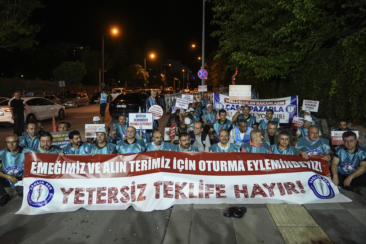 Sağlık-Sen'den 112 dakikalık oturma eylemi