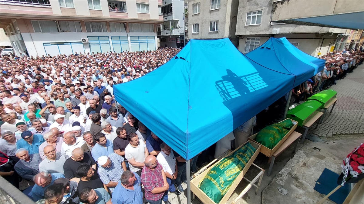 Giresun'da trafik kazasında hayatını kaybeden 4 kişinin cenazeleri toprağa verildi