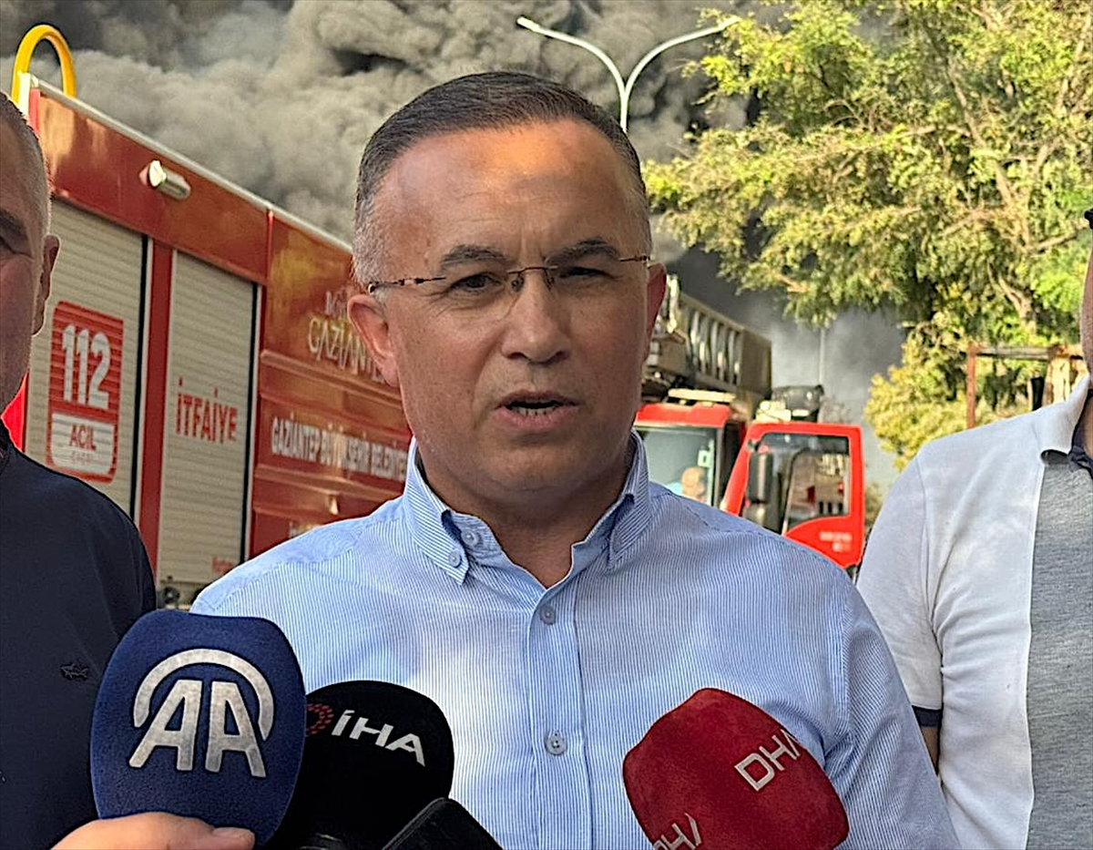 Gaziantep'te geri dönüşüm fabrikasında yangın çıktı