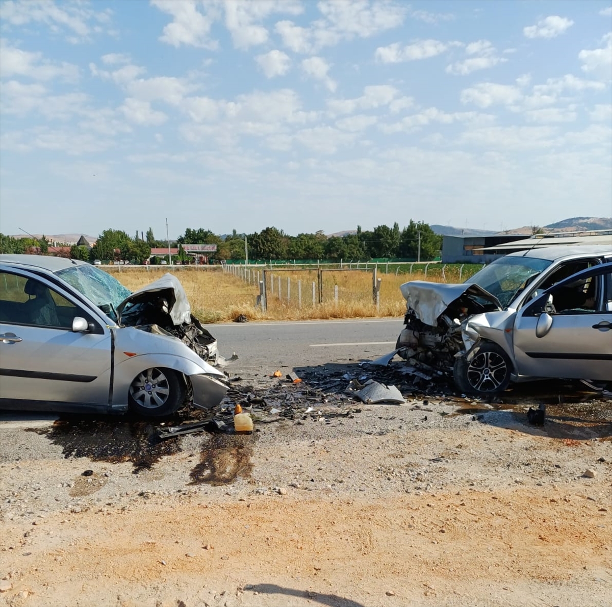 Balıkesir'de iki otomobilin çarpışması sonucu 1 kişi öldü, 1 kişi yaralandı