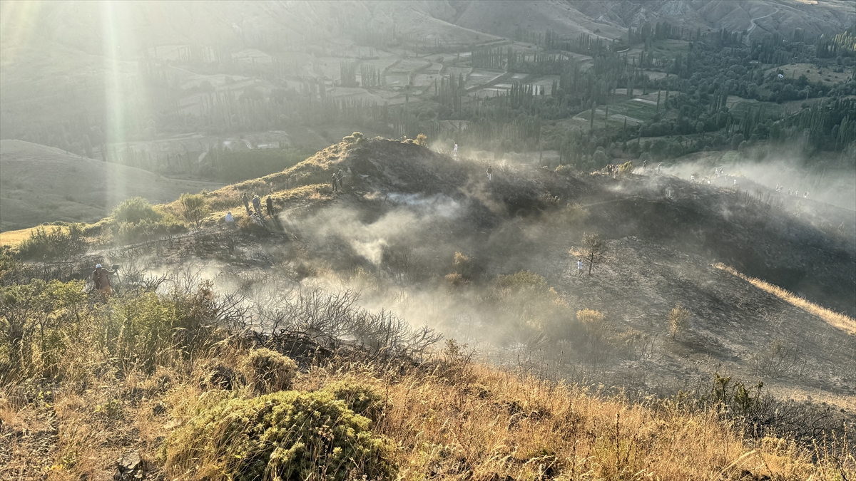Erzurum'da çıkan örtü yangını söndürüldü