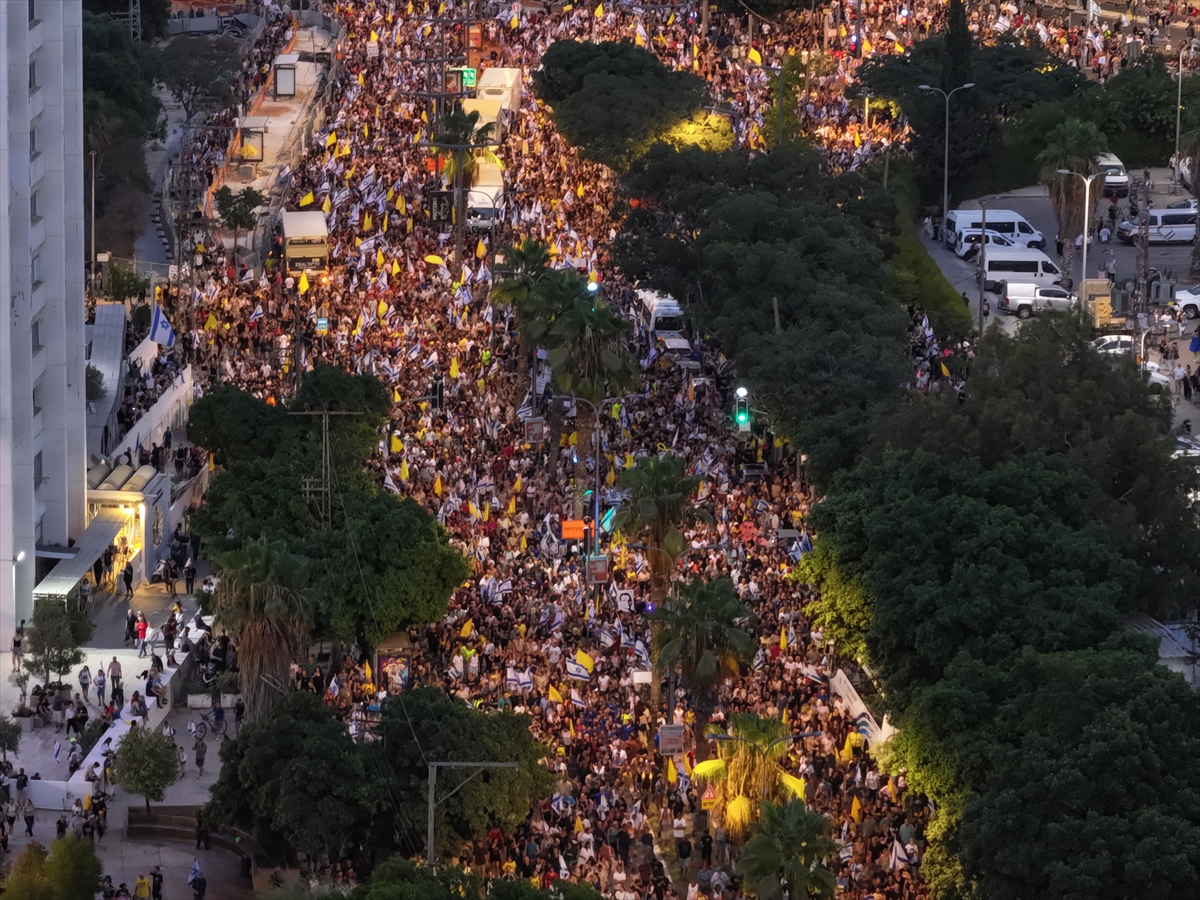 İsrail'de hükümet karşıtı genel grev protestolarına 220 bin kişi katıldı