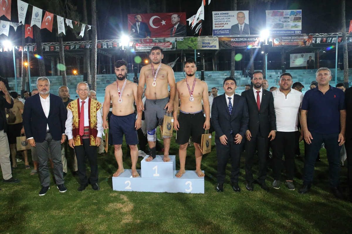 Uluslararası Aba Güreşi Şampiyonası'nın başpehlivanı Enes Bandırma oldu