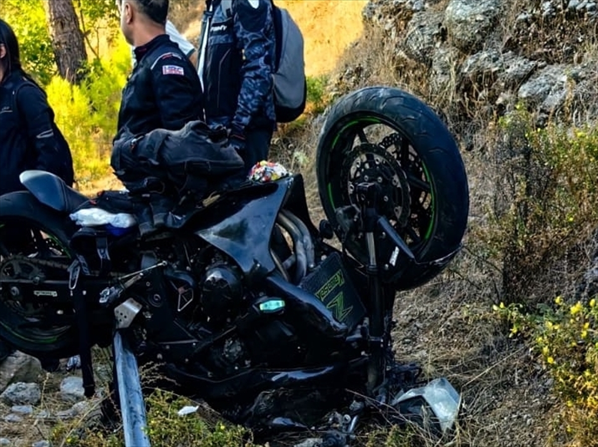 Muğla'da devrilen motosikletteki 1 kişi öldü, 1 kişi yaralandı