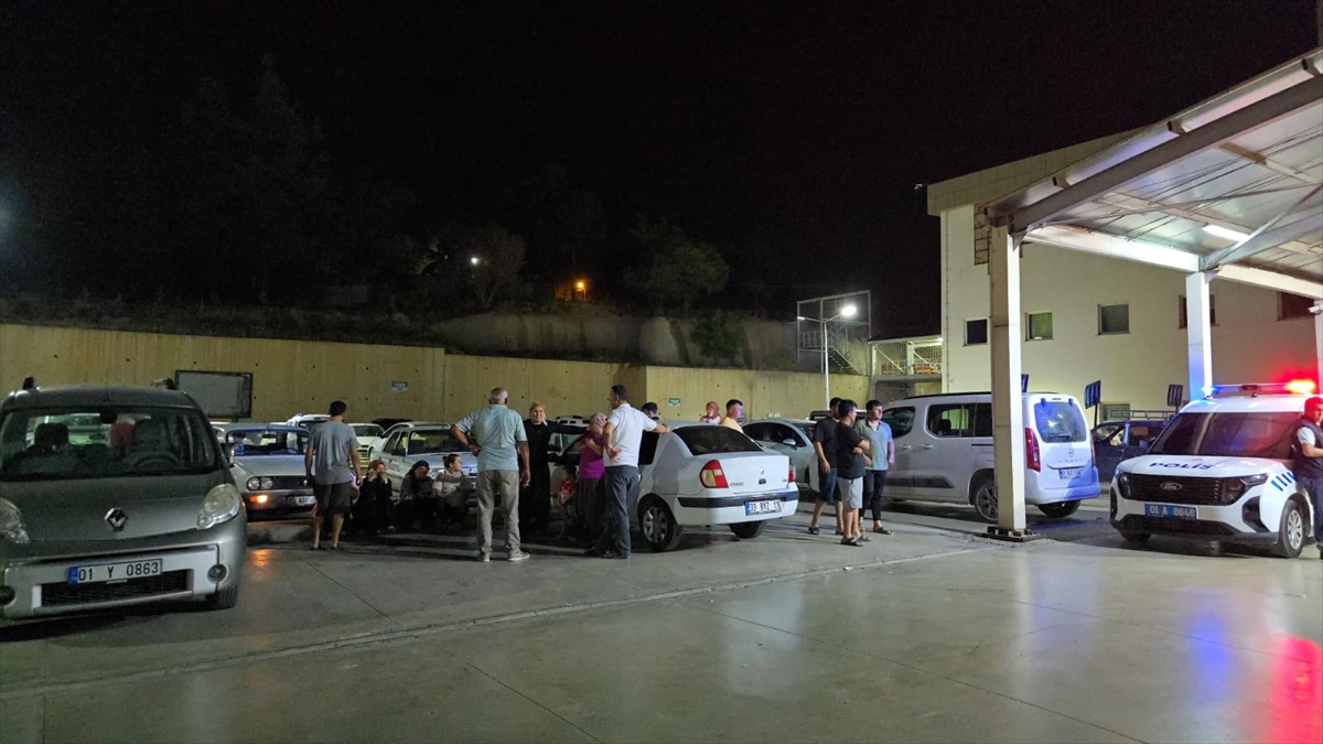 Adana'da uçuruma yuvarlanan otomobildeki 1'i çocuk 5 kişi öldü