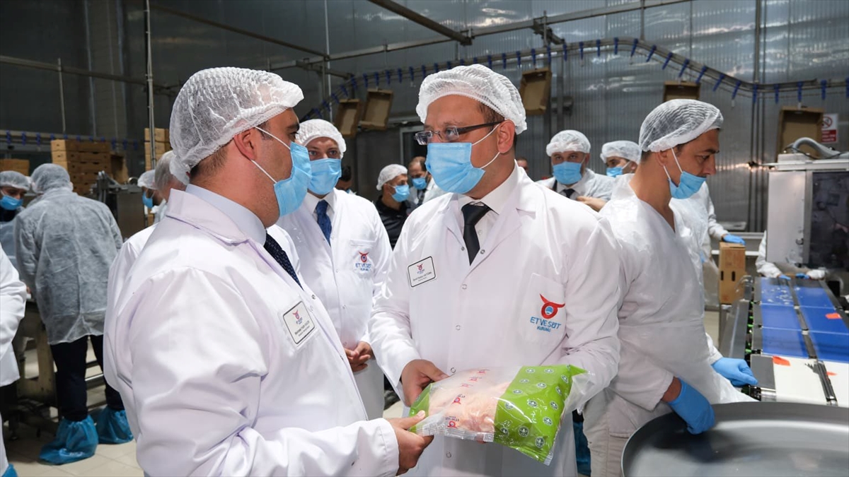 Sanayi ve Teknoloji Bakanı M. Fatih Kacır, Erzincan Tavuk Kombinası'nı ziyaret etti