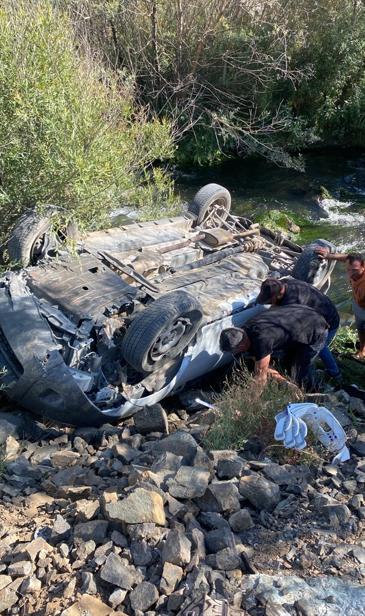Erzincan’da devrilen otomobildeki 2’si çocuk 6 kişi yaralandı
