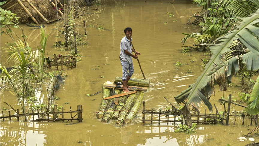 Hindistan'da şiddetli yağışların yol açtığı afetlerde 21 kişi öldü