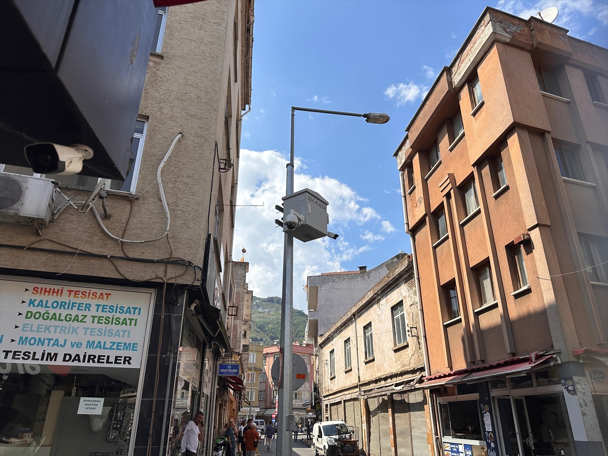 Ordu'da dolmuşun çarptığı sepetli vinçten düşen işçi yaralandı