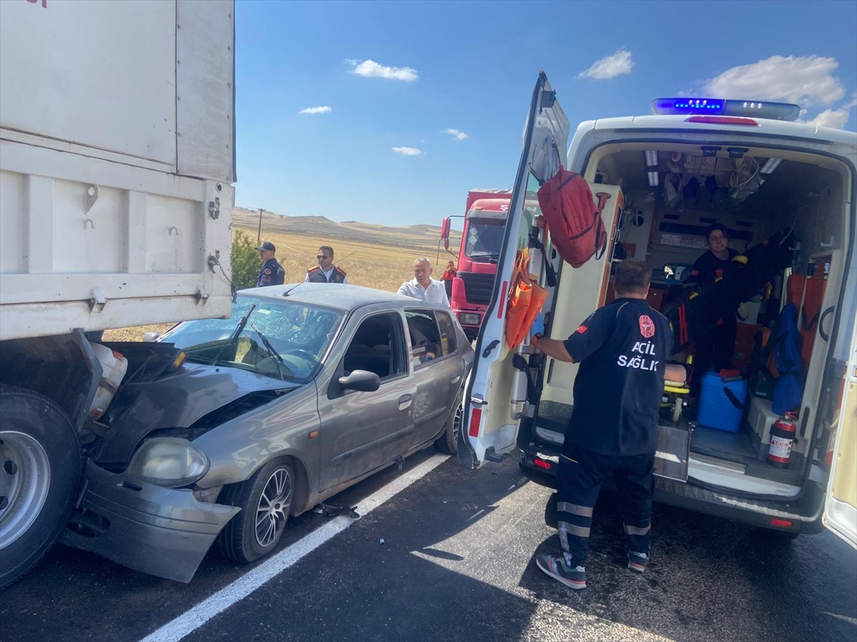 Çorum'daki zincirleme trafik kazasında 10 kişi yaralandı