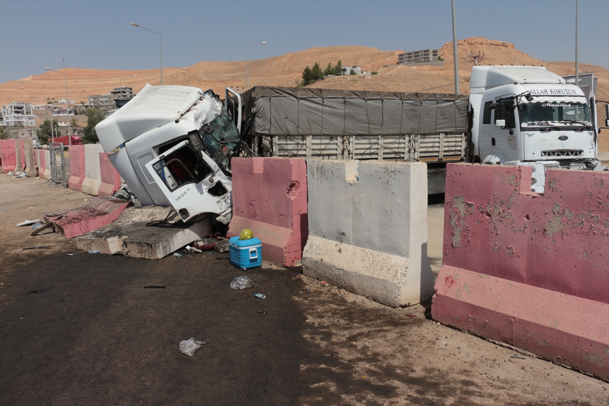 Şırnak'ta sürücüleri kardeş olan iki tırın çarpıştığı kazada, ağabey öldü, kardeşi yaralandı