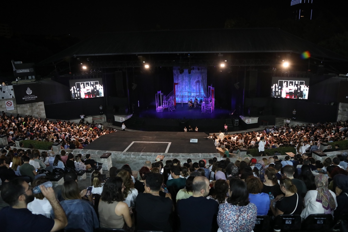 Usta Oyuncu Haldun Taner'in "Gözlerimi Kaparım Vazifemi Yaparım" oyunu Harbiye'de sahnelendi