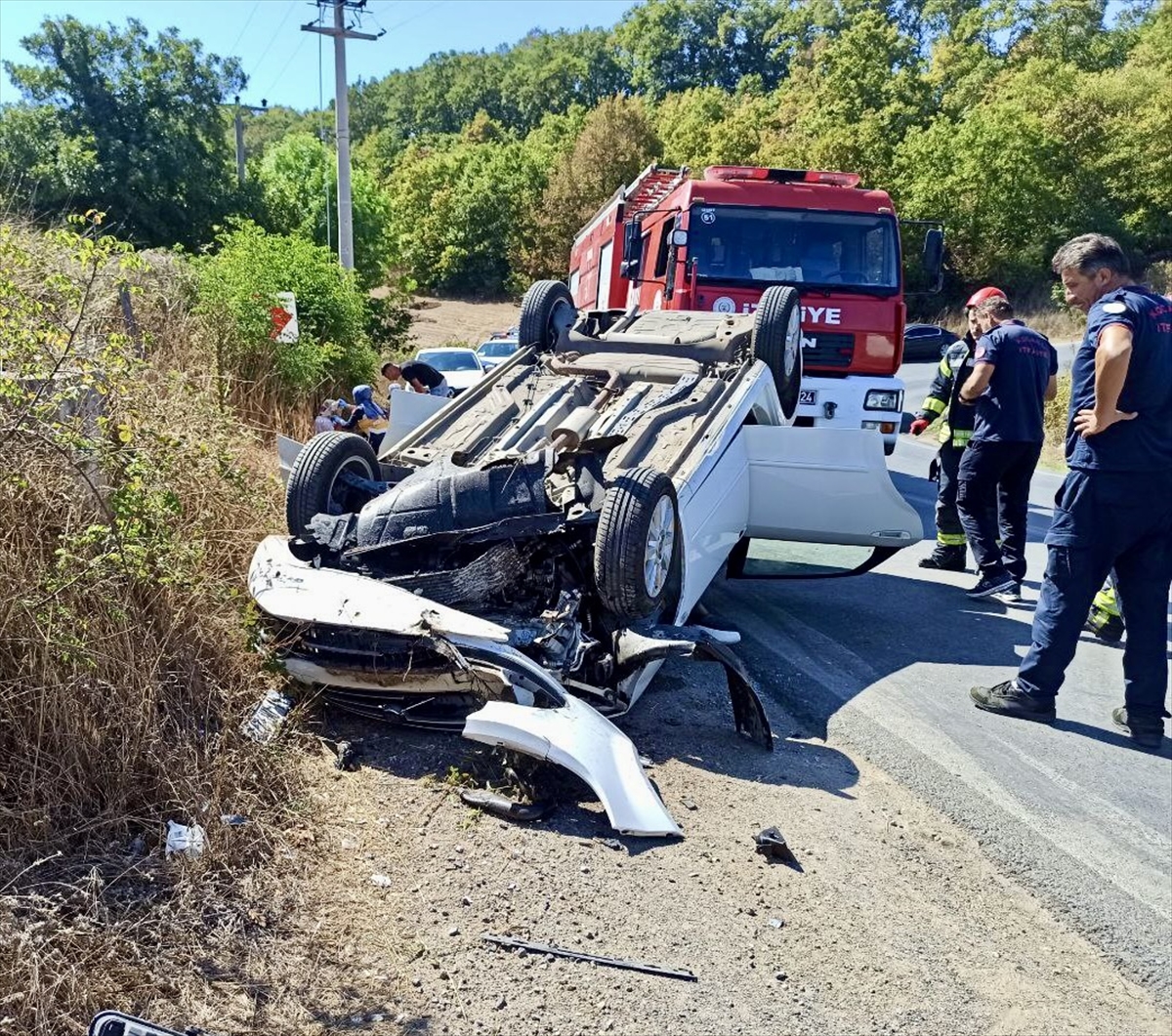 Kocaeli'de duvara çarparak devrilen otomobildeki kadın öldü, eşi yaralandı